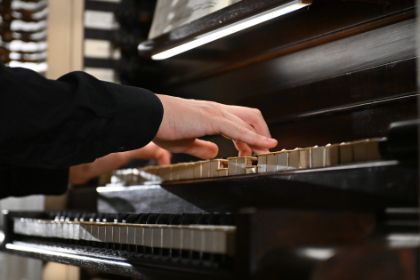Un viaggio tra le note dell'organo Bazzani e della letteratura organistica