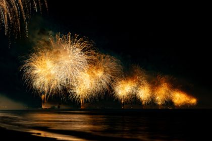 Beach On Fire 2025: una notte di emozioni, poi l’impegno contro il maltempo Beach On Fire 2025: una notte di emozioni, poi l’impegno contro il maltempo