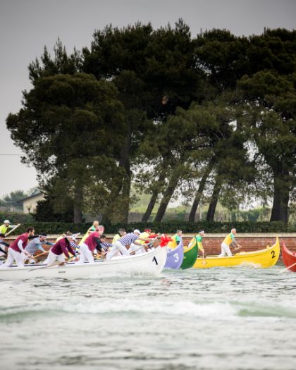 Regata storica delle caorline 1951-71: tradizione, sport e identità del territorio