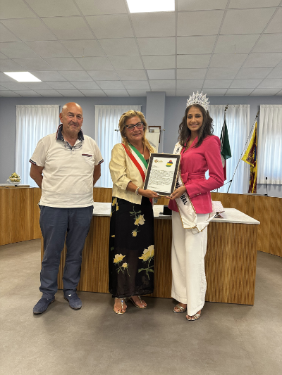 Shanti Julia Jharee con amministrazione