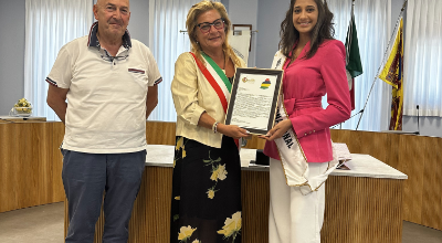 Shanti Julia Jharee con amministrazione